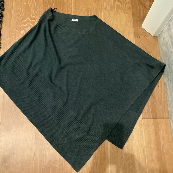 Forest green poncho / cape - Picture 2 of 5